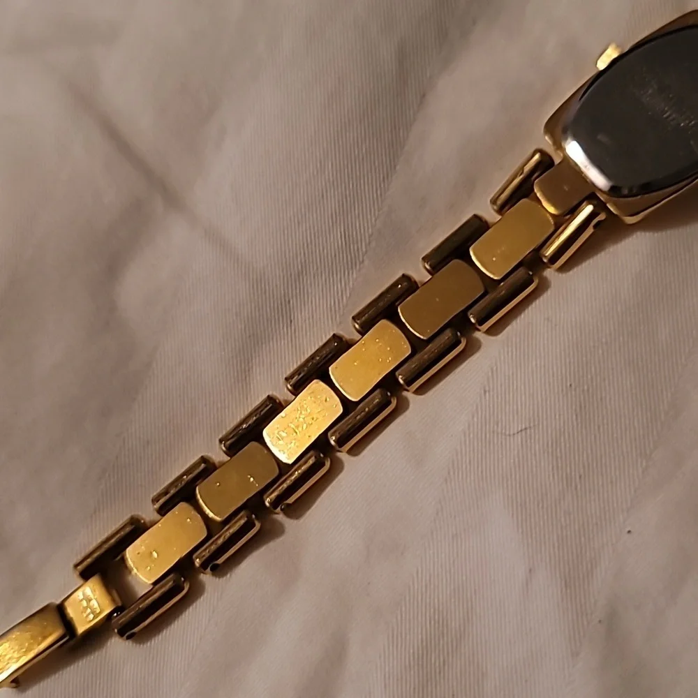 Vintage Pulsar Watch‎ Women 17mm Gold Silver Tone V400-X008 New Battery 7.25